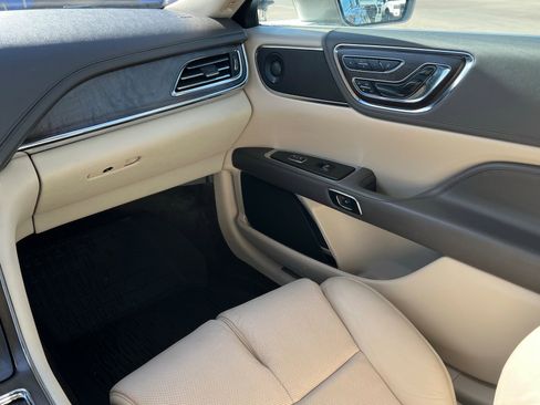 Used 2018 Lincoln Continental Reserve image 11