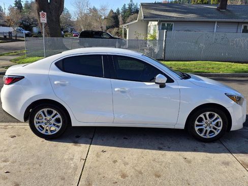 Used 2017 Toyota Yaris iA image 5