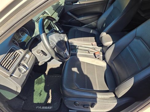 Used 2015 Volkswagen Passat TDI SE FWD image 11