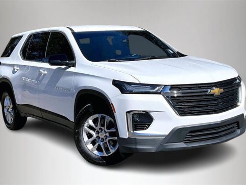 Used 2023 Chevrolet Traverse LS image 2