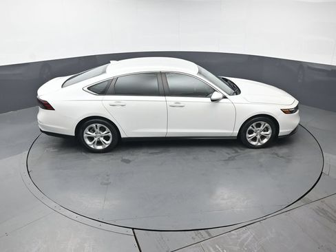 Certified 2023 Honda Accord LX image 40