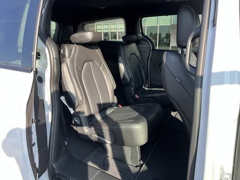 New 2026 Chrysler Pacifica Select w/ S Appearance Package image 19