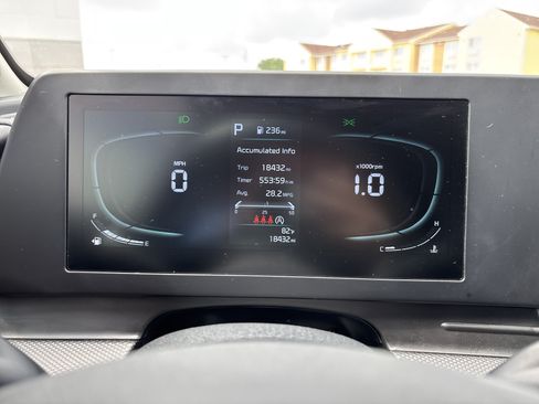 Used 2024 Kia Sportage LX AWD/4WD image 11