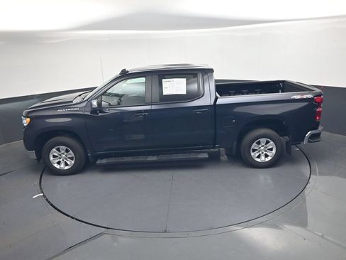 Used 2022 Chevrolet Silverado 1500 LT AWD/4WD image 35