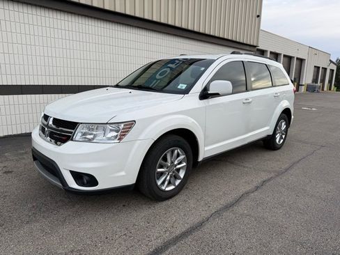 Used 2017 Dodge Journey SXT w/ Comfort/Convenience Group image 3