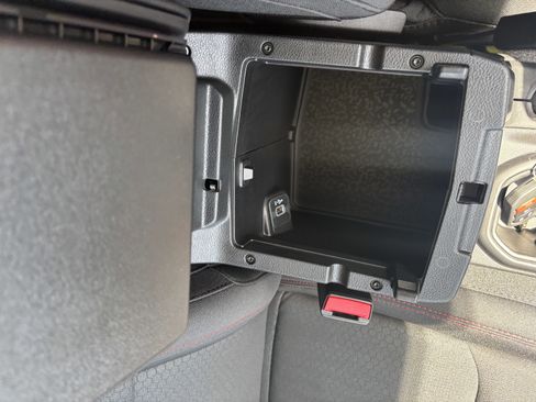 Used 2023 Jeep Gladiator Rubicon w/ Cold Weather Group image 19