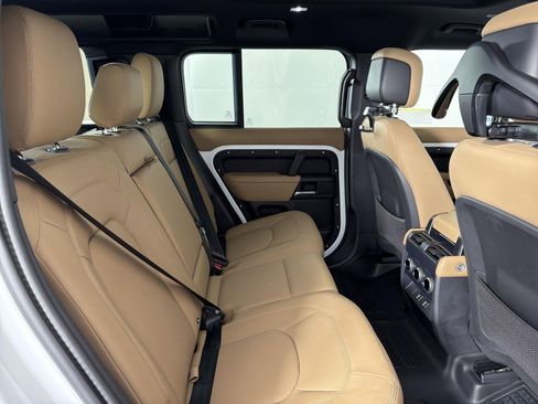 New 2026 Land Rover Defender 110 X-Dynamic SE image 30