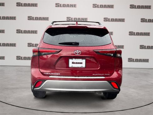Used 2024 Toyota Highlander Platinum image 4