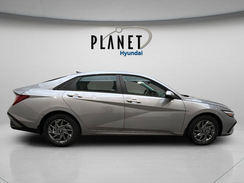 New 2026 Hyundai Elantra Blue image 8