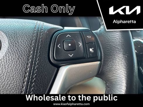 Used 2017 Toyota Sienna XLE w/ XLE Navigation Package FWD image 23