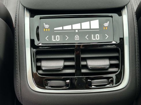 New 2026 Volvo XC90 B5 Ultra image 16