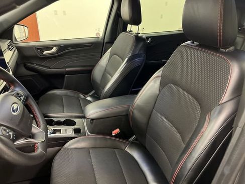 Certified 2025 Ford Escape ST-Line w/ Tech Pack #1 AWD/4WD image 4