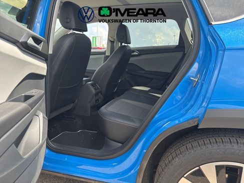 Used 2023 Volkswagen Taos SE w/ Panoramic Sunroof Package AWD/4WD image 8