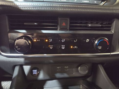 Used 2024 Nissan Rogue S FWD image 16
