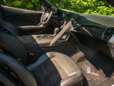 Used 2018 Chevrolet Corvette Z06 w/ Carbon 65 Edition RWD image 48