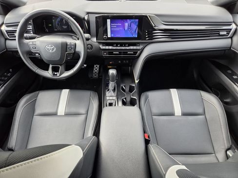 Used 2025 Toyota Camry SE FWD image 12