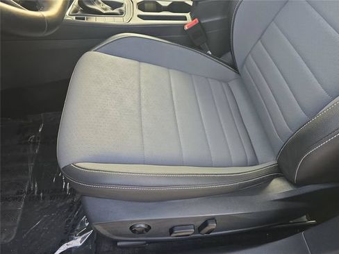 Used 2025 Volkswagen Jetta SE FWD image 15
