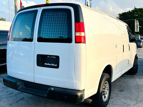 Used 2017 Chevrolet Express 2500 image 5