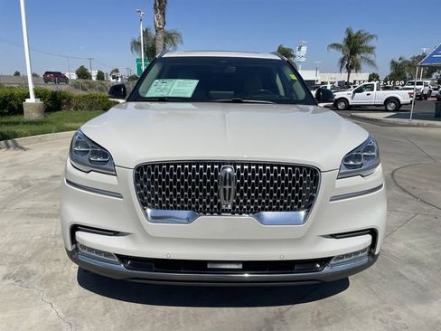 Used 2020 Lincoln Aviator Reserve w/ Equipment Group 202A AWD/4WD image 3
