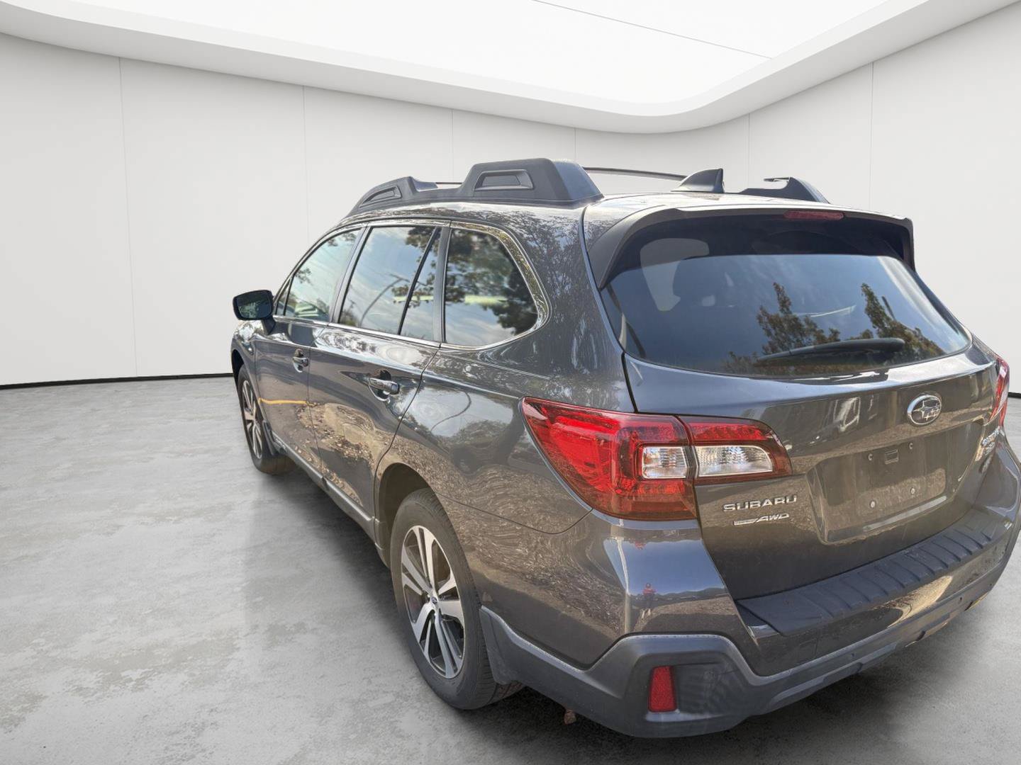 Used 2018 Subaru Outback 3.6R Limited AWD/4WD image 5