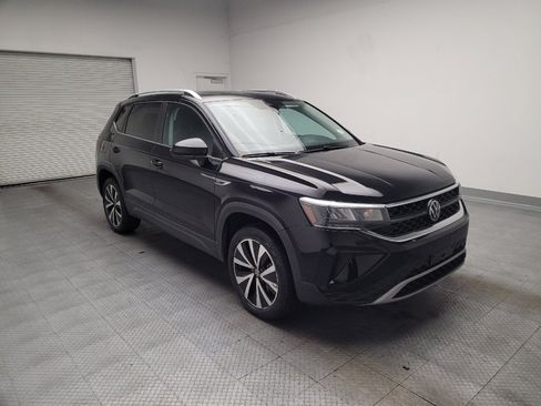 Used 2023 Volkswagen Taos SE w/ Panoramic Sunroof Package FWD image 13