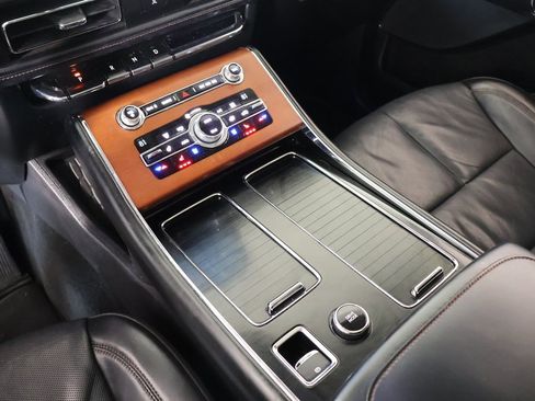 Used 2020 Lincoln Aviator Reserve w/ Elements Package Plus image 9