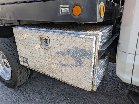 Used 2017 Ford F550 4x4 Crew Cab Super Duty image 12