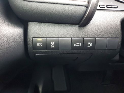 Used 2018 Toyota Camry L image 23