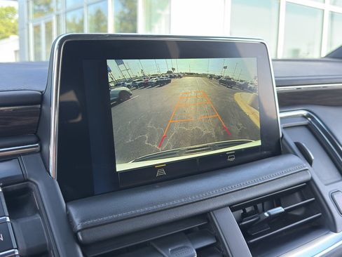 Used 2022 Chevrolet Suburban Z71 AWD/4WD image 18