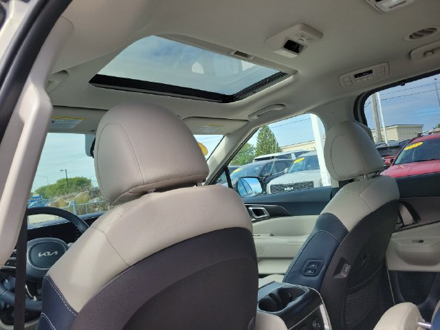Used 2025 Kia Carnival SX Prestige FWD image 8