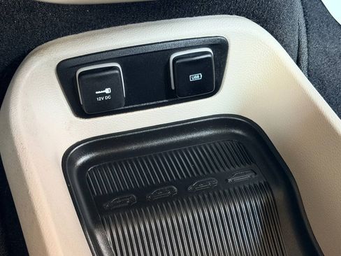 Used 2017 Chrysler Pacifica Touring FWD image 54