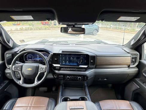 Used 2024 Chevrolet Silverado 2500 High Country image 12