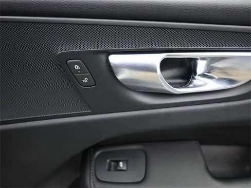 Used 2024 Volvo XC60 B5 Core image 30