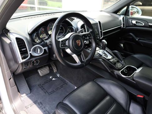 Used 2017 Porsche Cayenne S AWD/4WD image 3