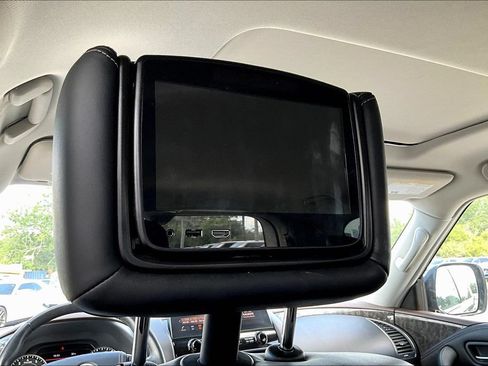 Used 2022 Nissan Armada Platinum w/ Captain's Chairs Package RWD image 10