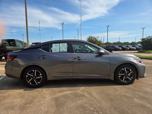 Used 2024 Nissan Sentra SV FWD image 6