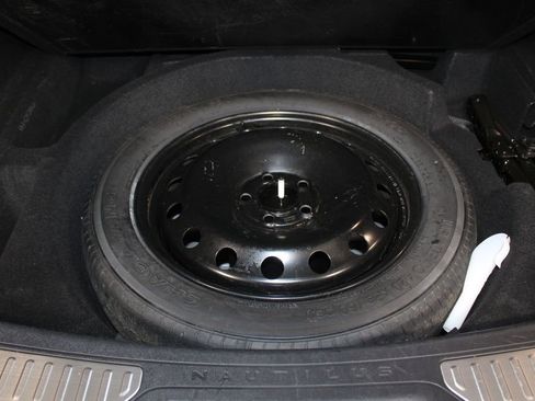 Used 2024 Lincoln Nautilus Reserve image 17