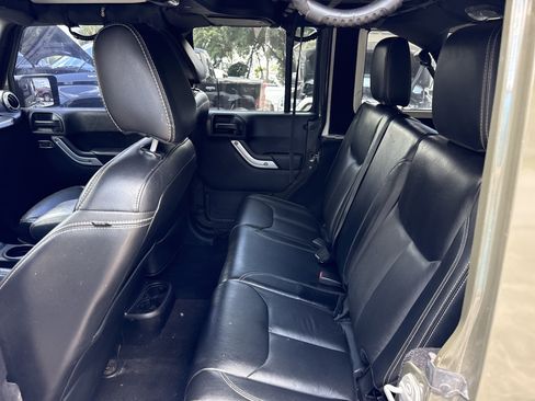 Used 2016 Jeep Wrangler Unlimited Rubicon AWD/4WD image 5