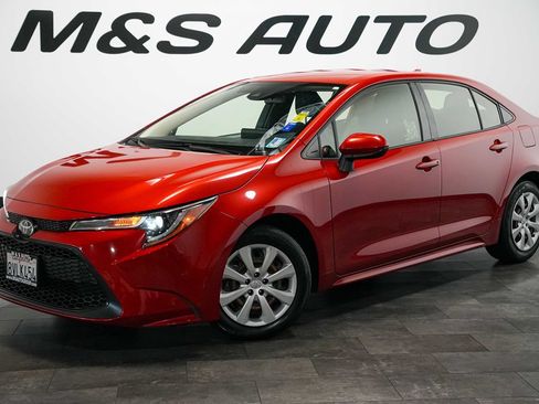 Used 2021 Toyota Corolla LE FWD image 2