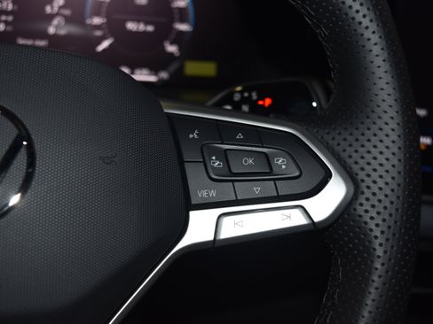 New 2026 Volkswagen Tiguan SE R-Line image 8