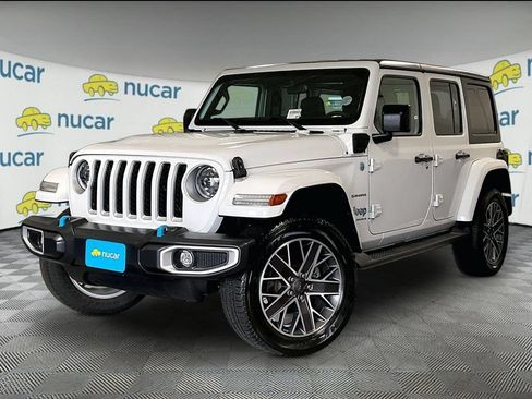 Used 2023 Jeep Wrangler Unlimited Sahara AWD/4WD image 3