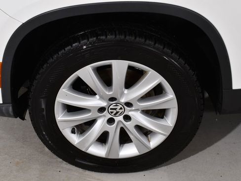 Used 2009 Volkswagen Tiguan SE image 23