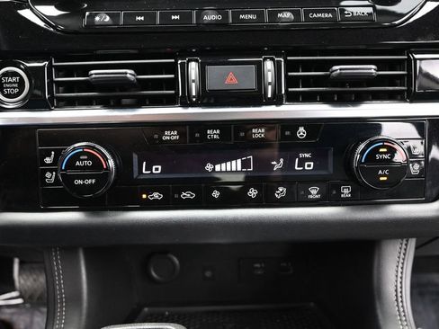 Used 2023 Nissan Pathfinder Platinum AWD/4WD image 14