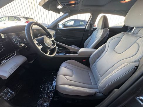 Used 2025 Hyundai Elantra Limited image 27