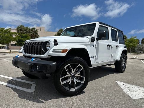 Used 2024 Jeep Wrangler Unlimited AWD/4WD image 14