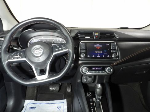 Used 2022 Nissan Versa SR FWD image 13