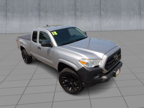 Used 2018 Toyota Tacoma SR AWD/4WD image 2