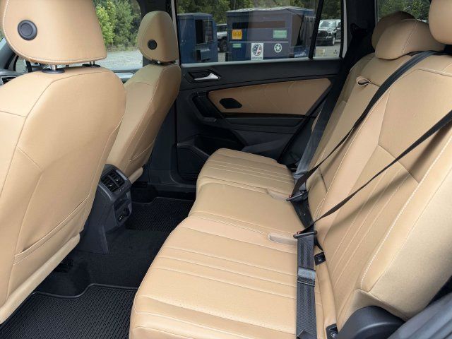 Used 2023 Volkswagen Tiguan SE w/ Panoramic Sunroof Package AWD/4WD image 15