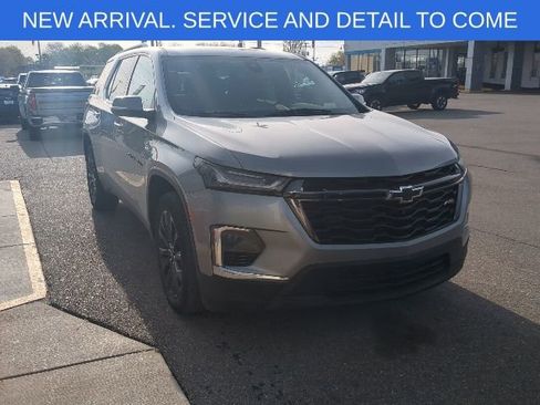 Used 2023 Chevrolet Traverse RS w/ LPO, Floor Liner Package AWD/4WD image 9