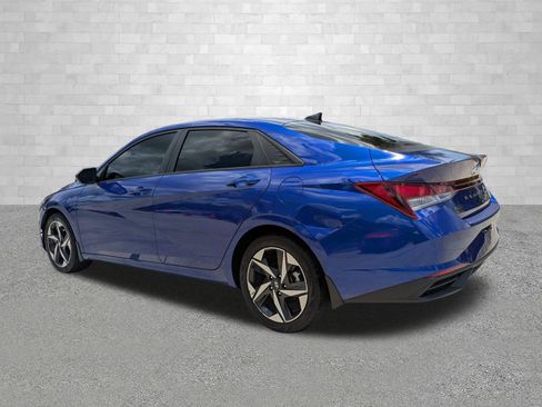Certified 2023 Hyundai Elantra SEL w/ Convenience Package FWD image 4